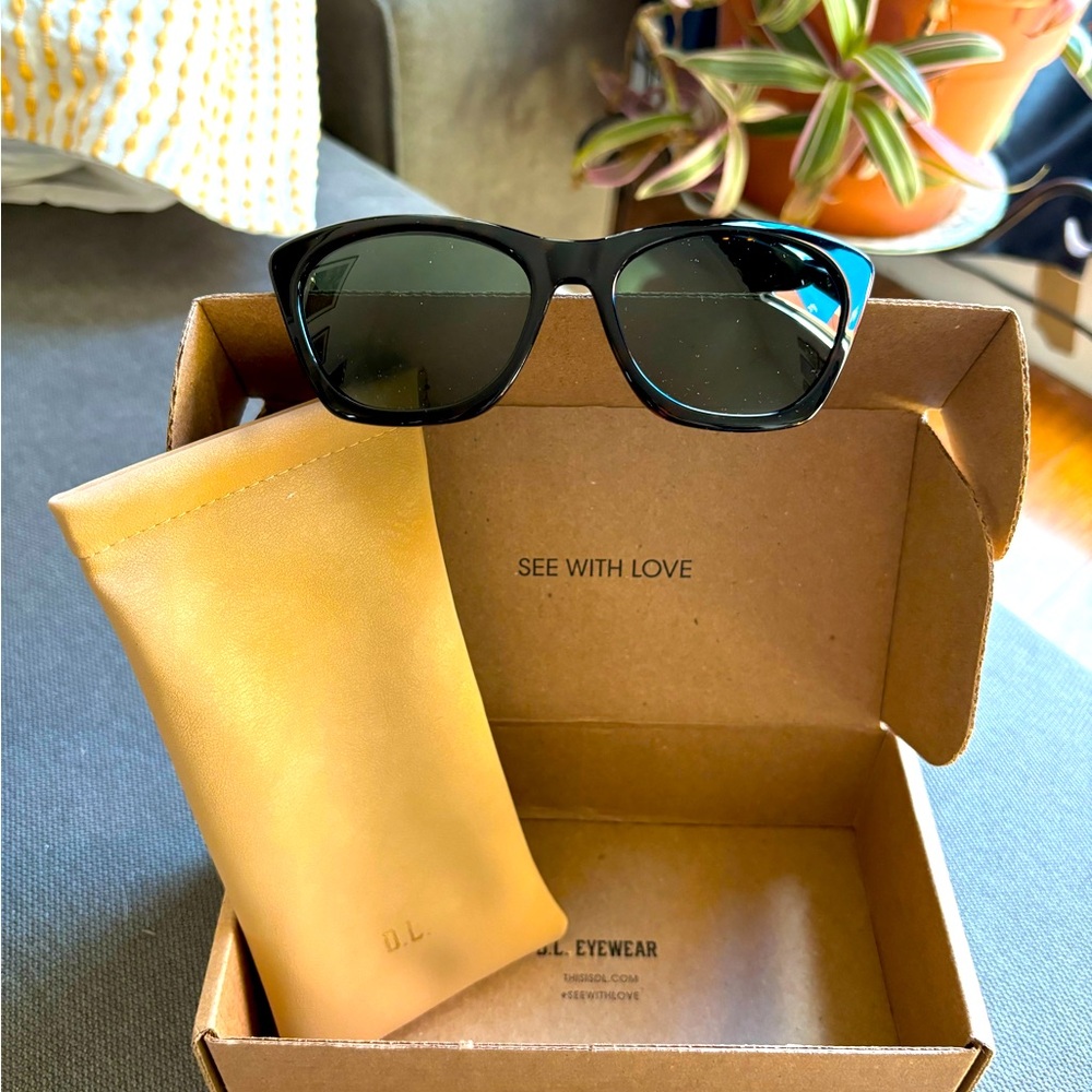 NWOT Rose Sunglasses from DL Eyewear